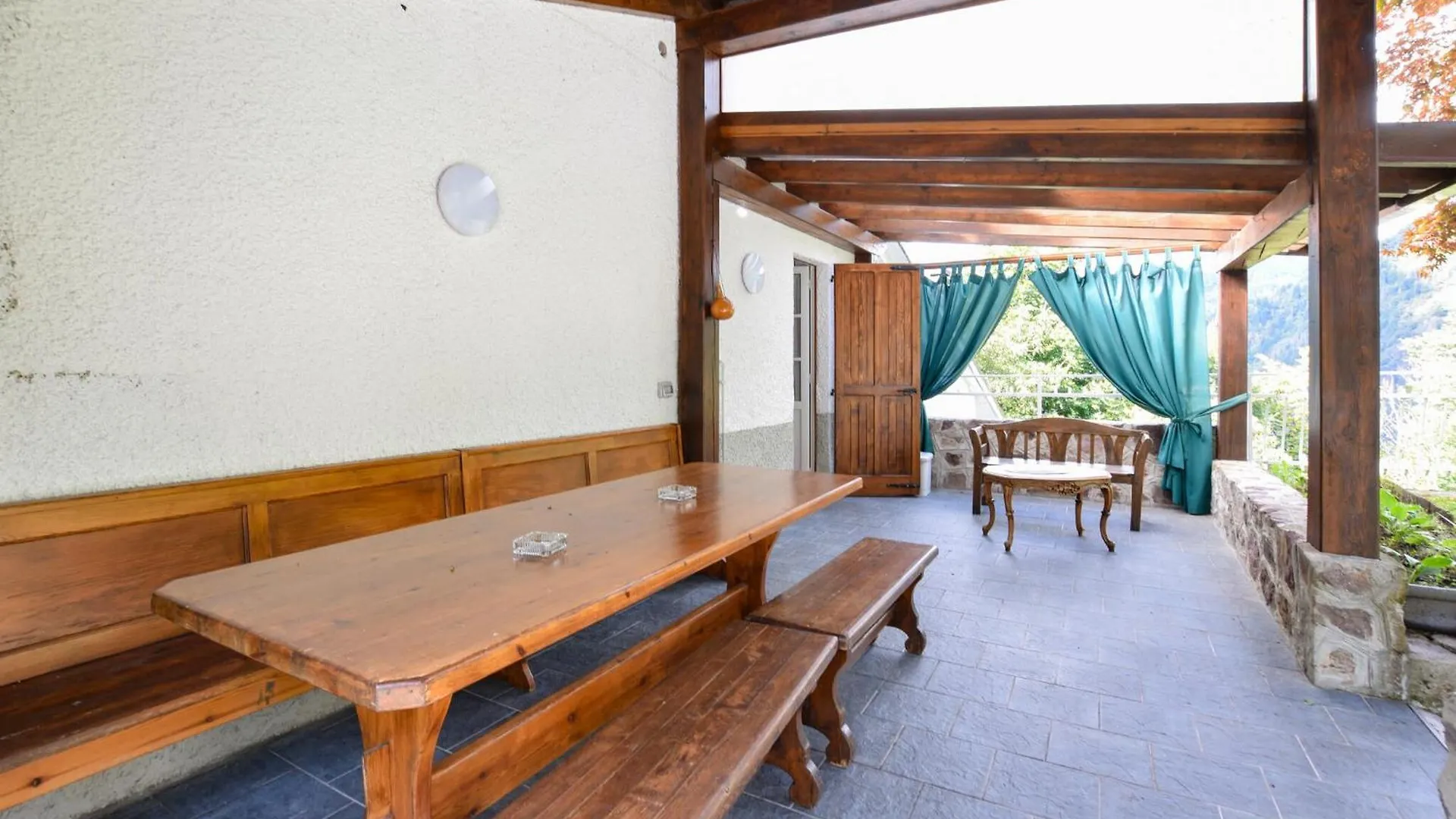 4 Bedroom Stunning Apartment In Bordogna Roncobello