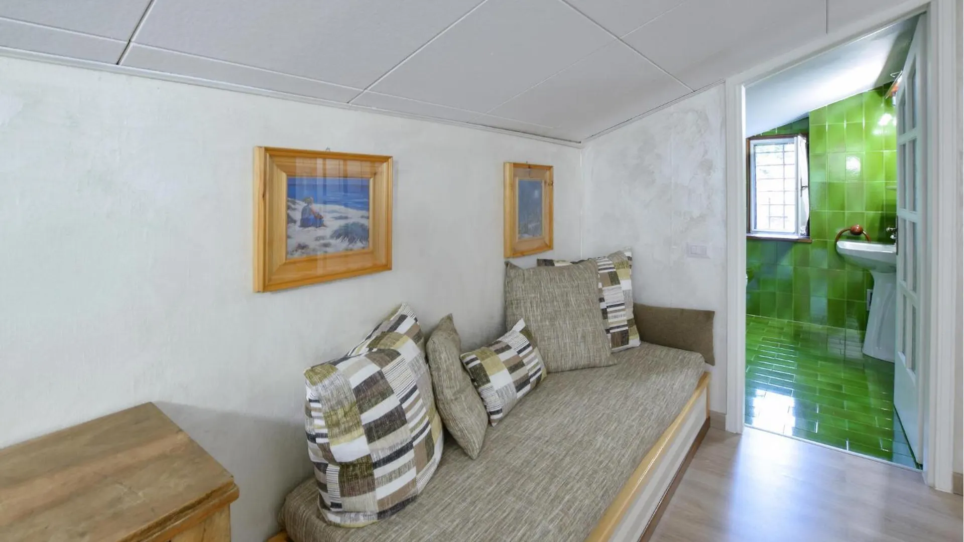 4 Bedroom Stunning Apartment In Bordogna Roncobello