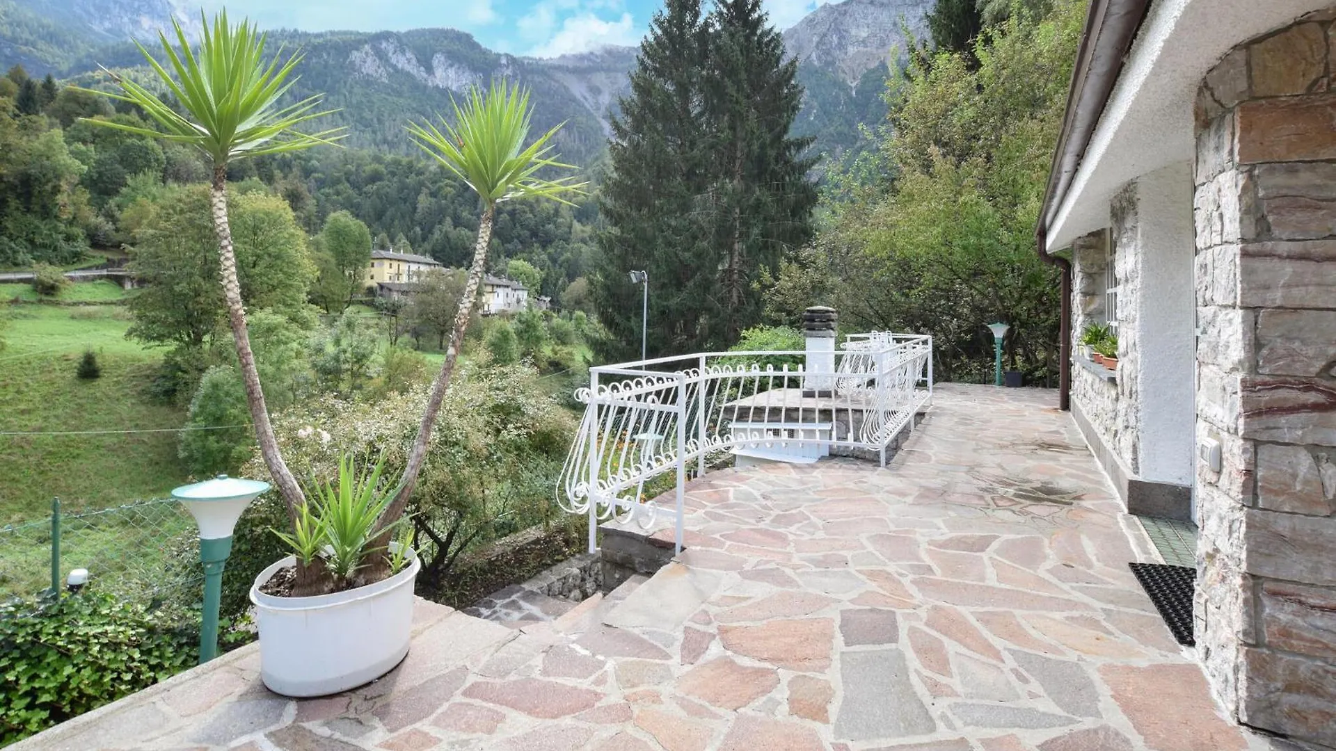 4 Bedroom Stunning Apartment In Bordogna Roncobello