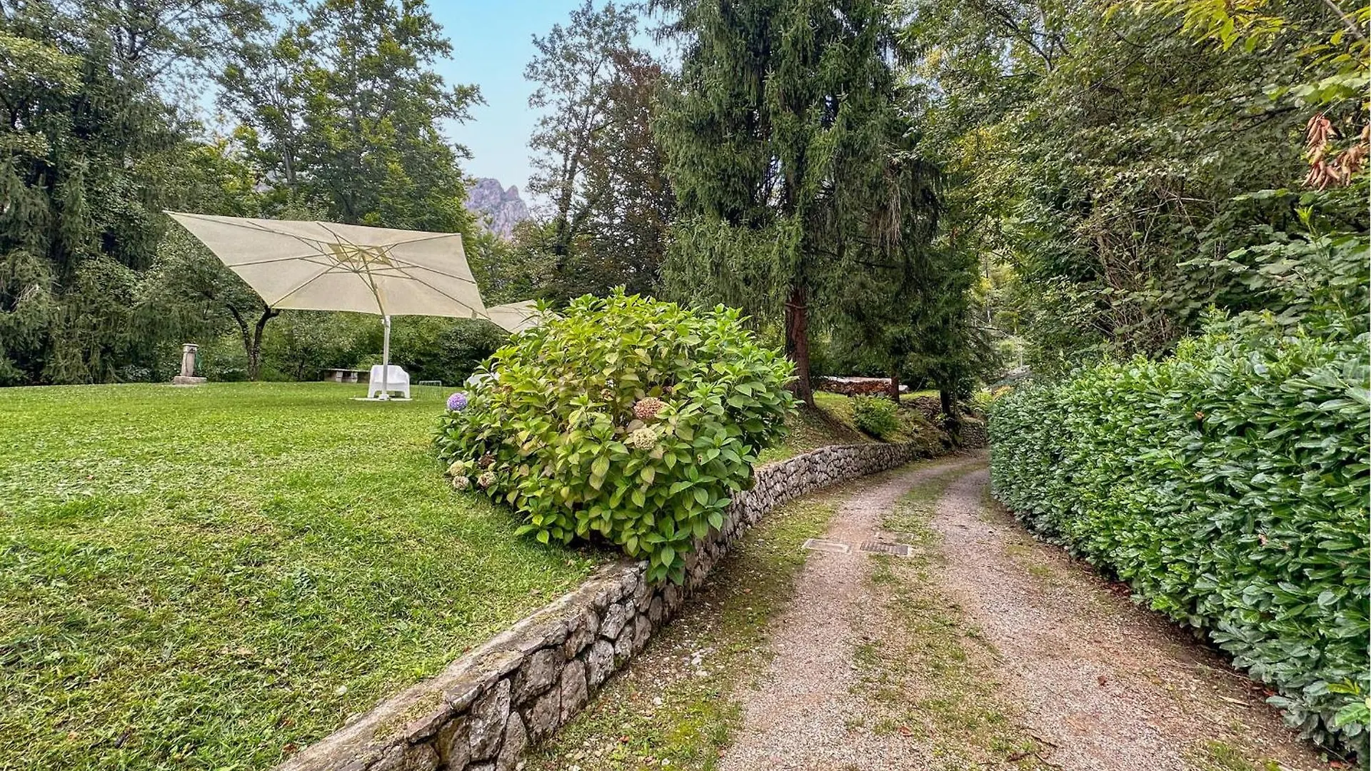 4 Bedroom Stunning Apartment In Bordogna Roncobello