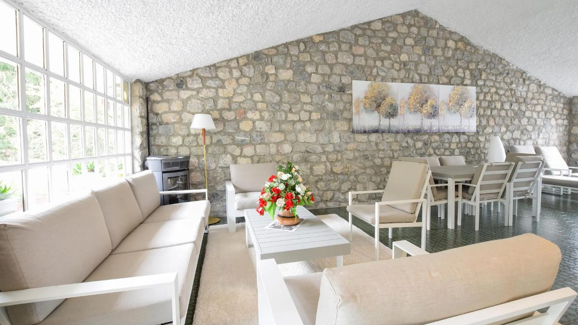 4 Bedroom Stunning Apartment In Bordogna Roncobello