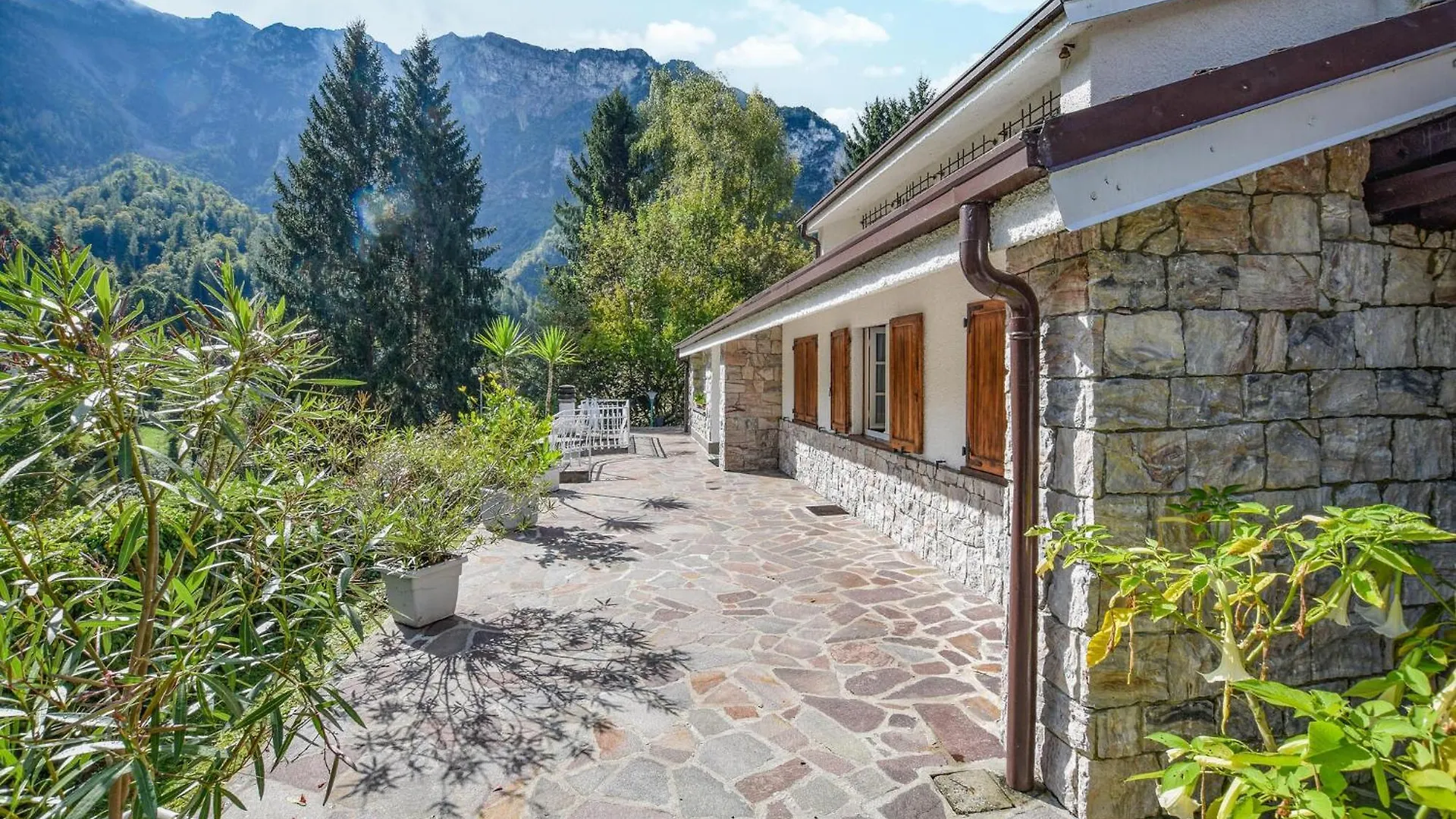 4 Bedroom Stunning Apartment In Bordogna Roncobello